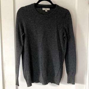 White + Warren crew neck cashmere sweater in charcoal grey size M